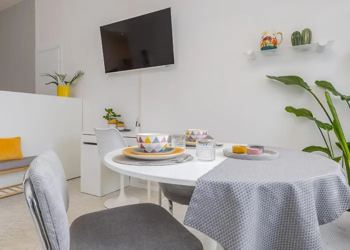 Homestwenty3 - Eleven *